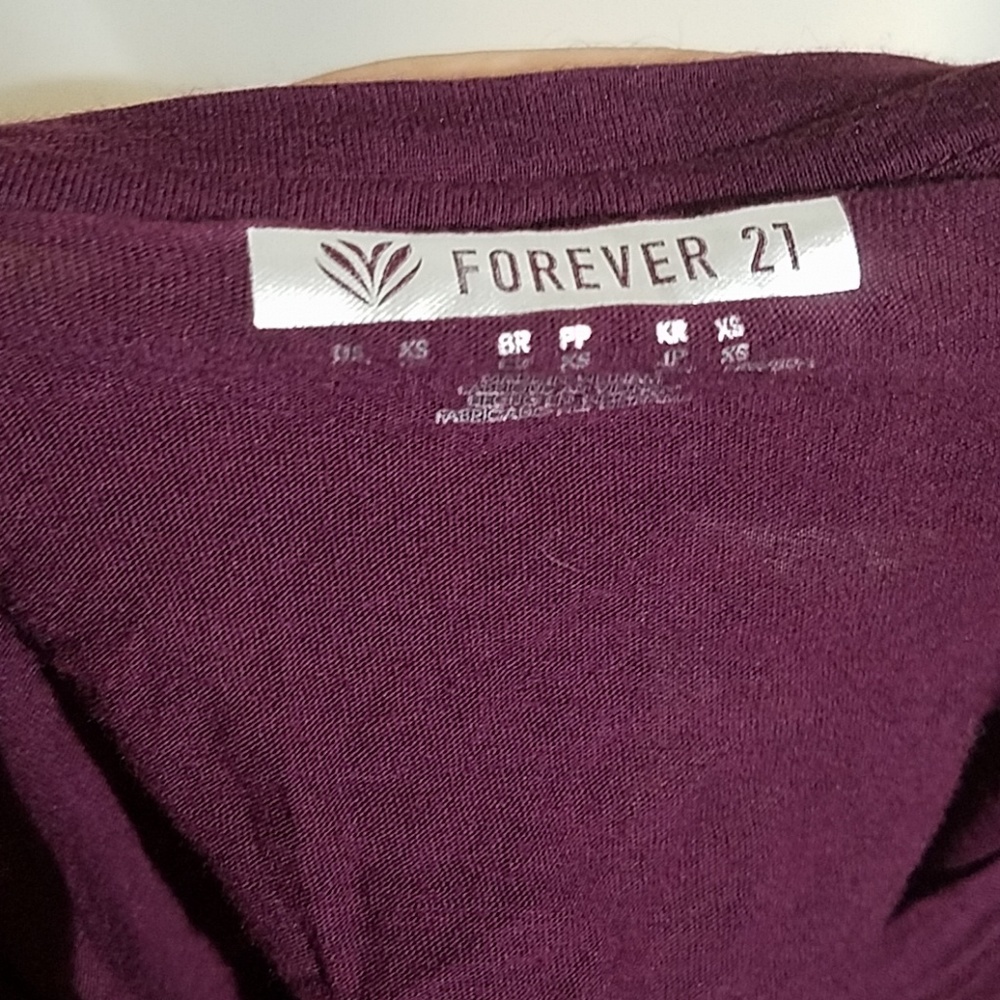 Forever 21 sexy athletic top with thumb holes E4 - Picture 4 of 4